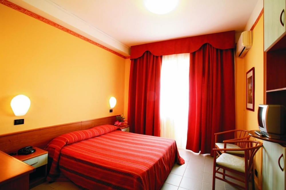 Standard Double or Twin Room photo 3