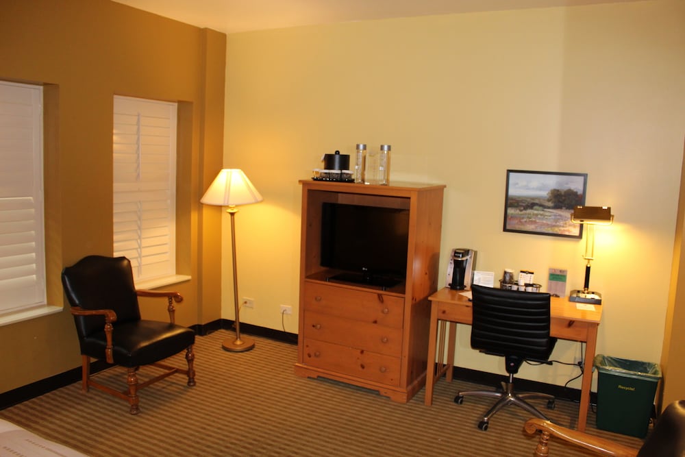 Standard Room, 1 Queen Bed - Photo 2