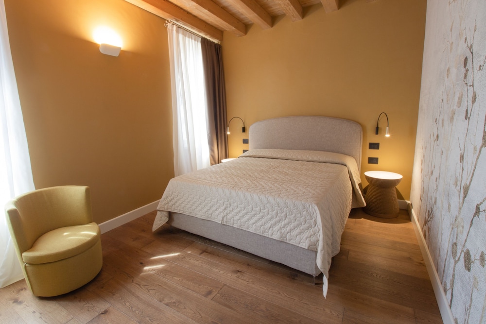 Economy Double Room photo 2