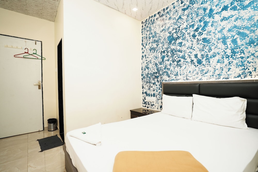 Deluxe Room - Photo 6
