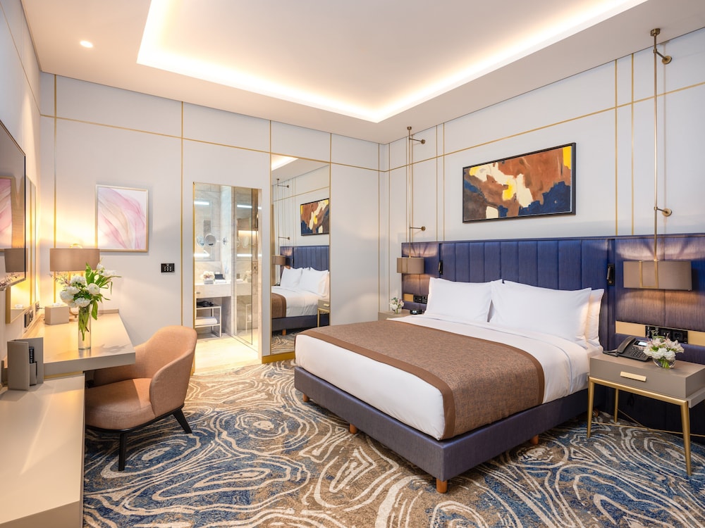 Classic Room, 1 King Bed, Accessible - Photo 4