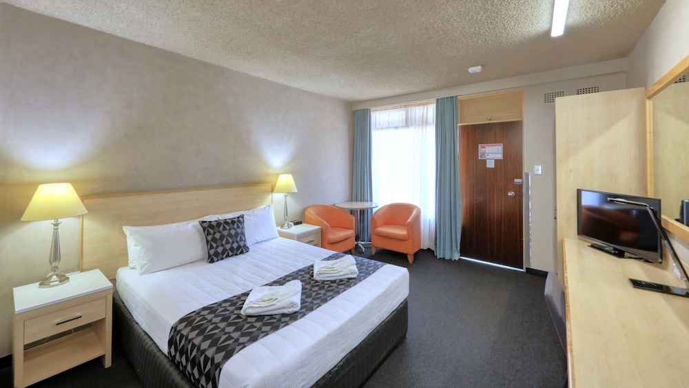 Deluxe Room, 1 Queen Bed, Non Smoking photo 1