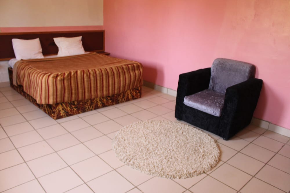 Standard Double Room, 1 Double Bed, Smoking, Pool View photo 1