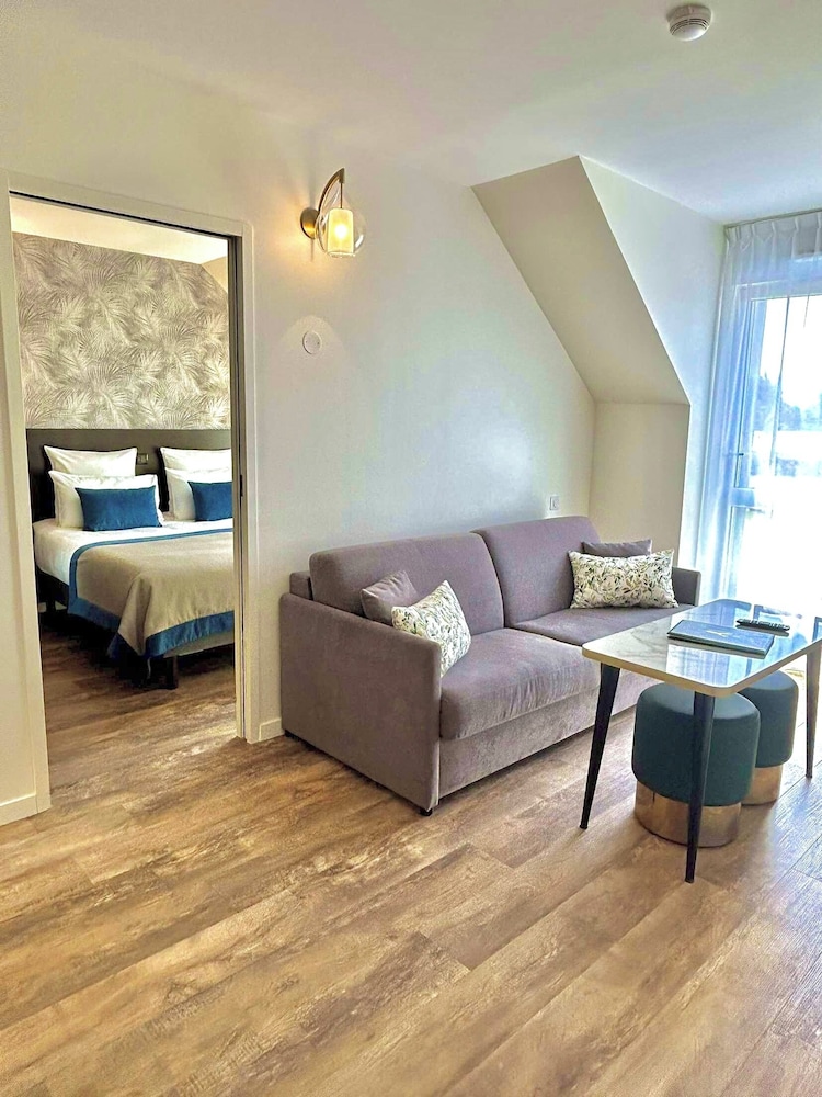 Suite - Photo 4