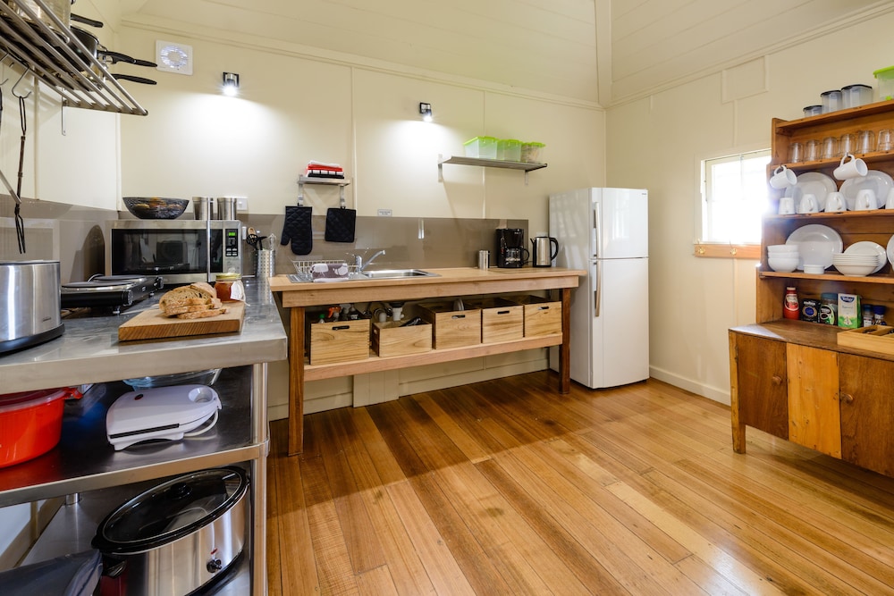 Rustic Queen with Ensuite photo 2