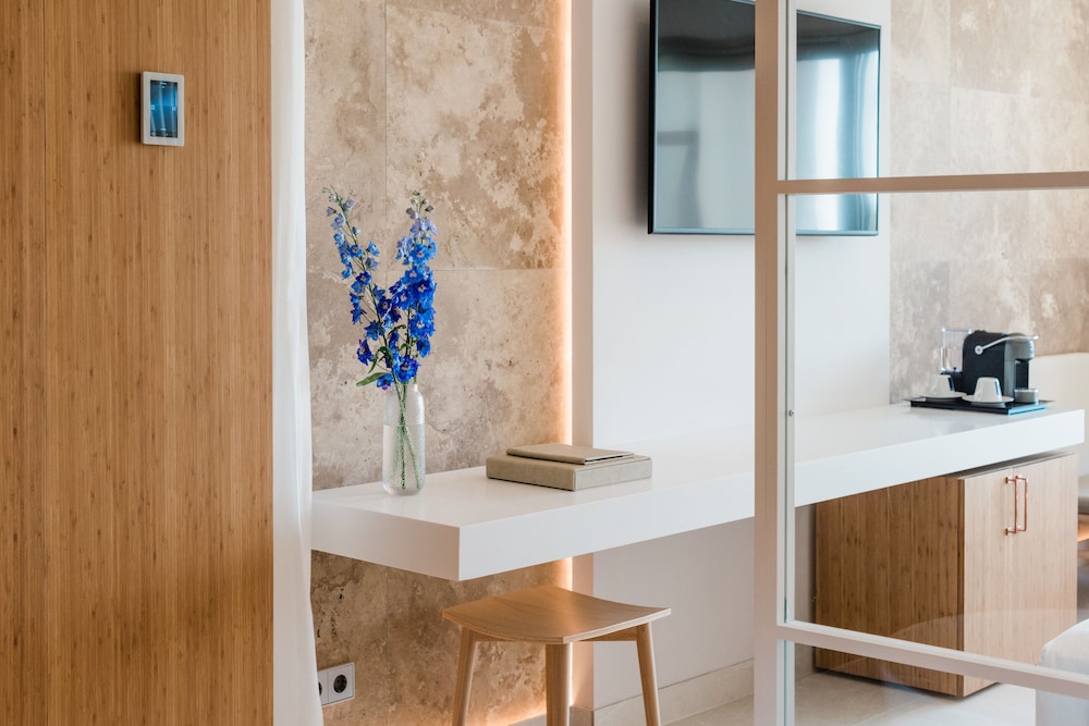 Premier Room, Terrace - Photo 1