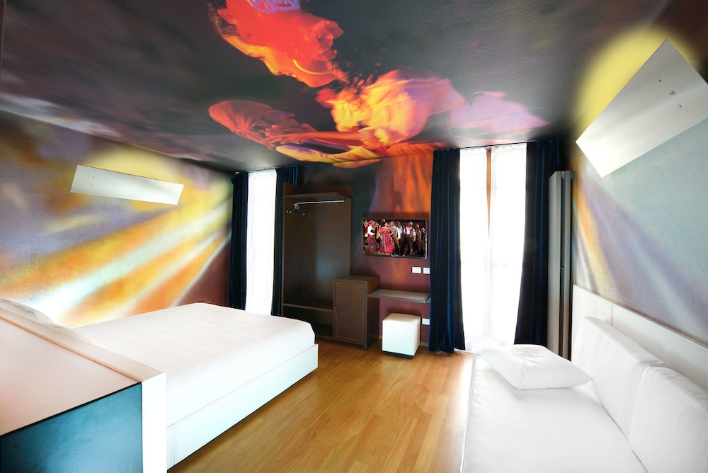 Classic Double or Twin Room, Piazza Bra View, Annex Building photo 2