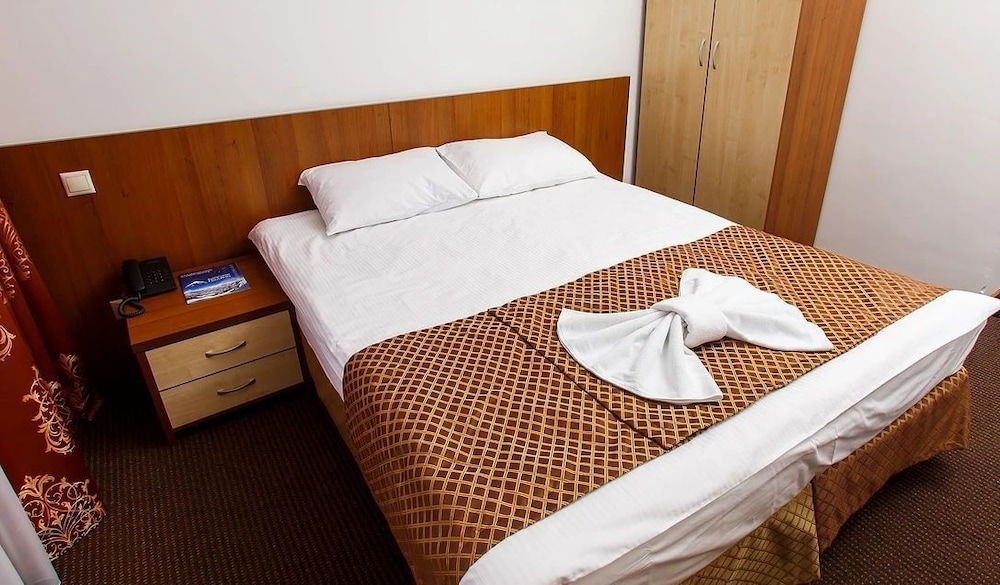 Standard Double or Twin Room photo 3