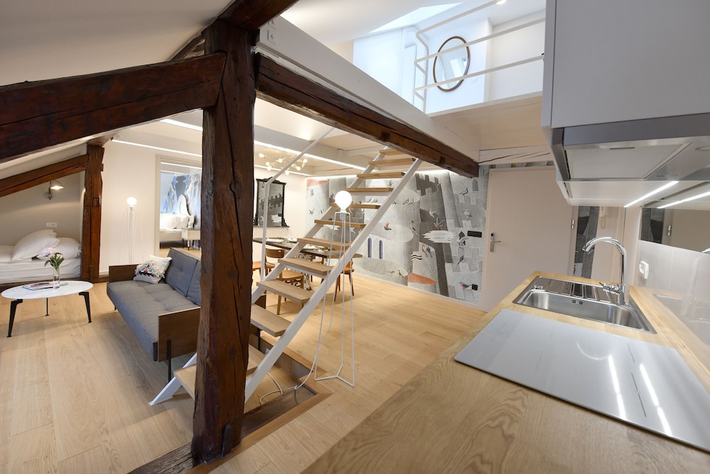 Deluxe Duplex, 2 Bedrooms, River View (Third floor)