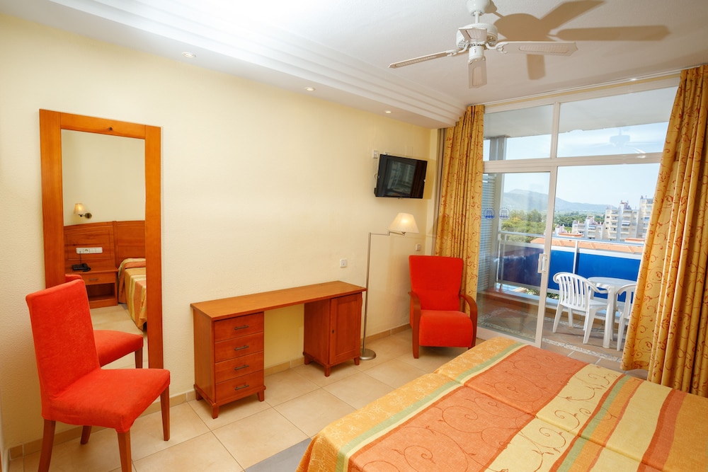 Habitación Doble con Terraza (2 adultos y 1 niño)