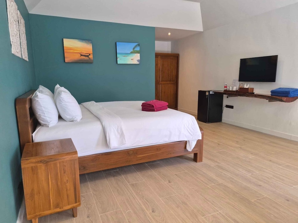 Beachfront Suite - Photo 3