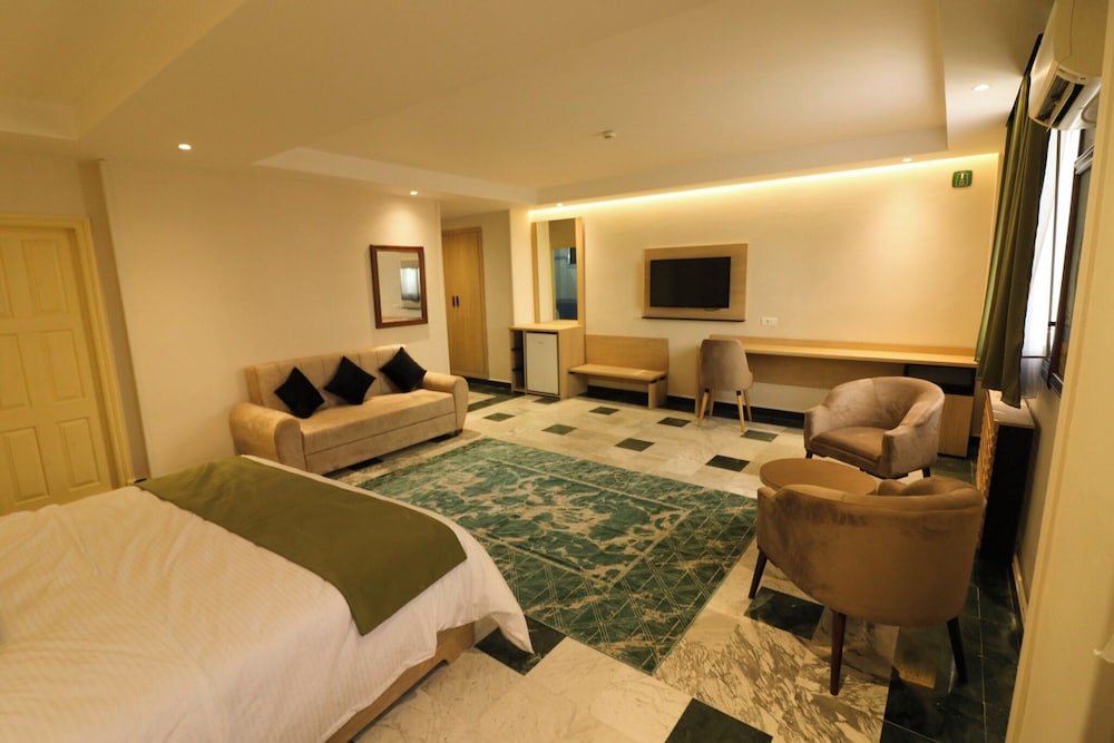 Deluxe Suite photo 2