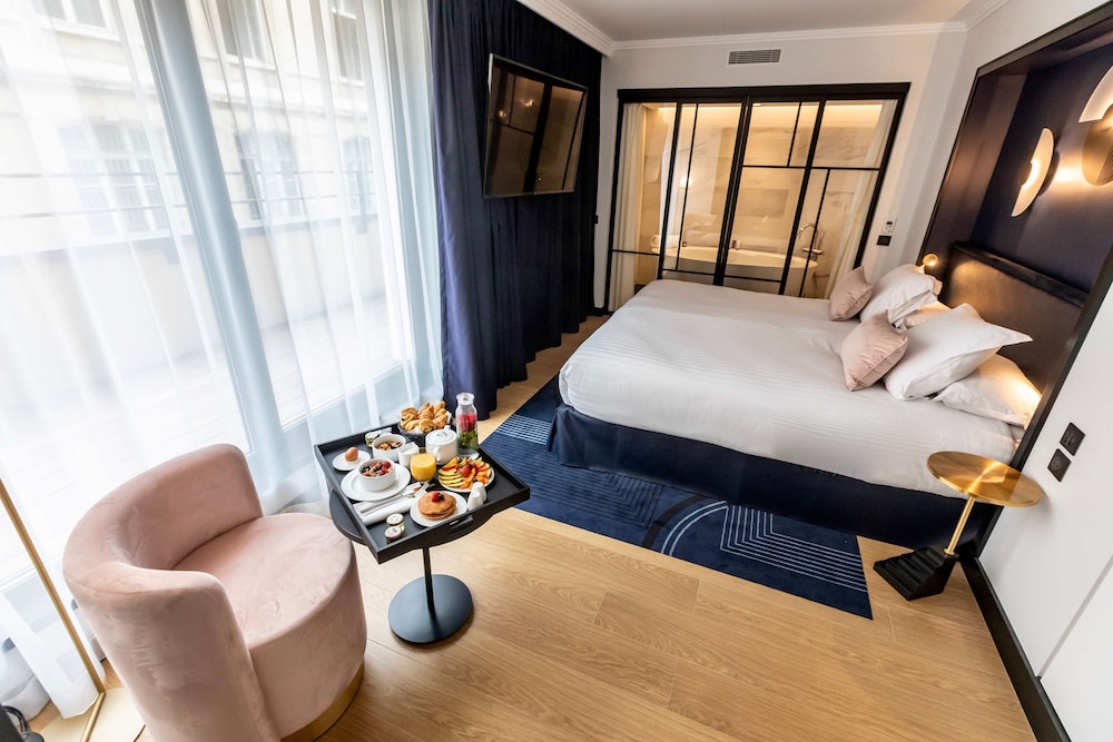 Exclusive Suite, 1 King Bed, Non Smoking, Terrace (Twin bed on request;with Sofabed) photo 3