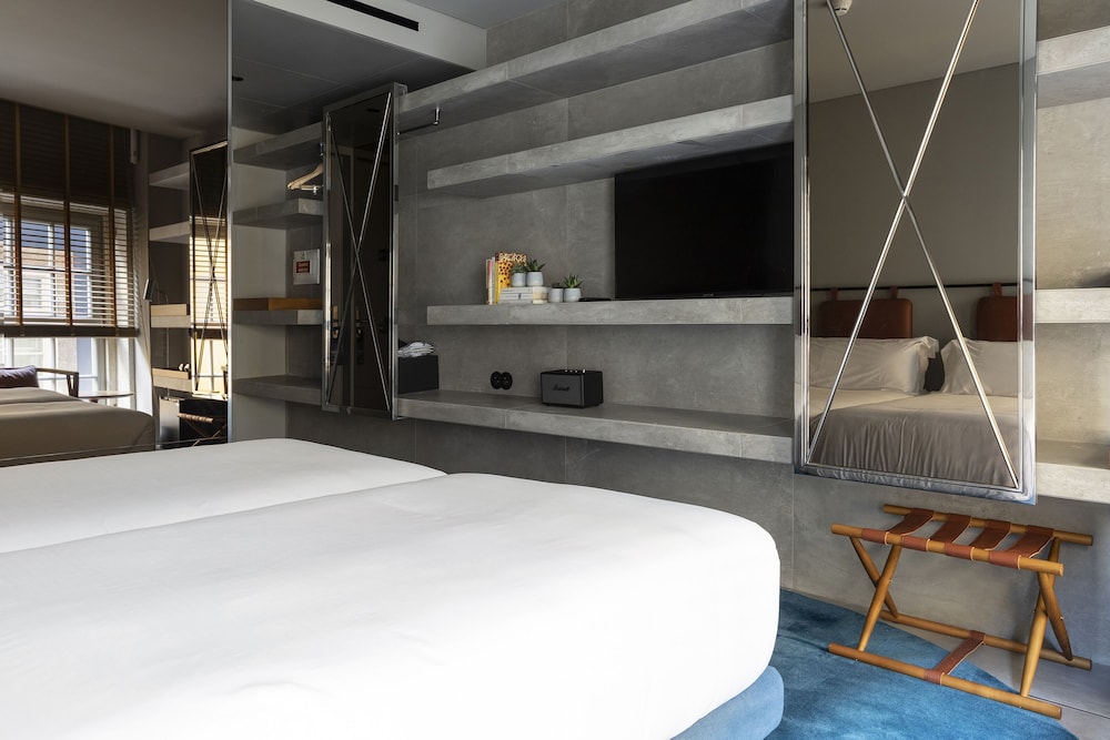 Double Room (Custom) - Photo 6