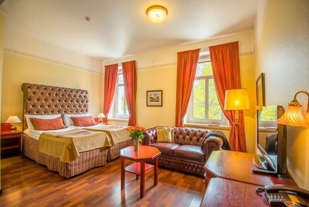 Standard Twin Room (with Sofabed) photo 1