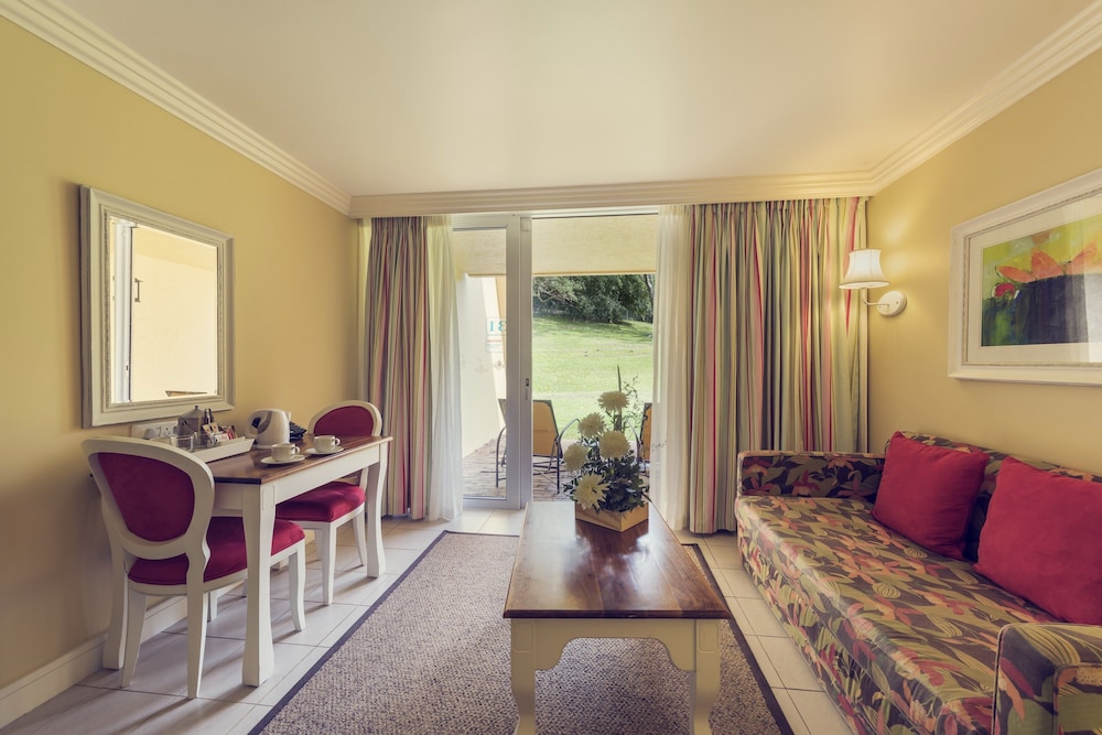 Garden Facing Luxury Family Room