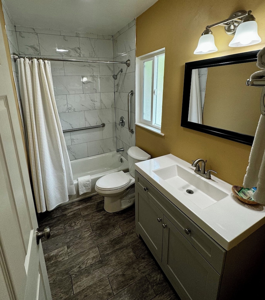 Double Queen Bedroom with Fireplace: Partial Ocean View - Photo 2