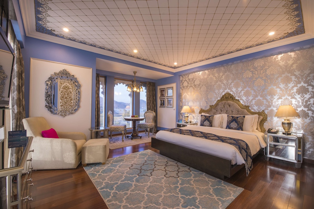 Deluxe Suite photo 1