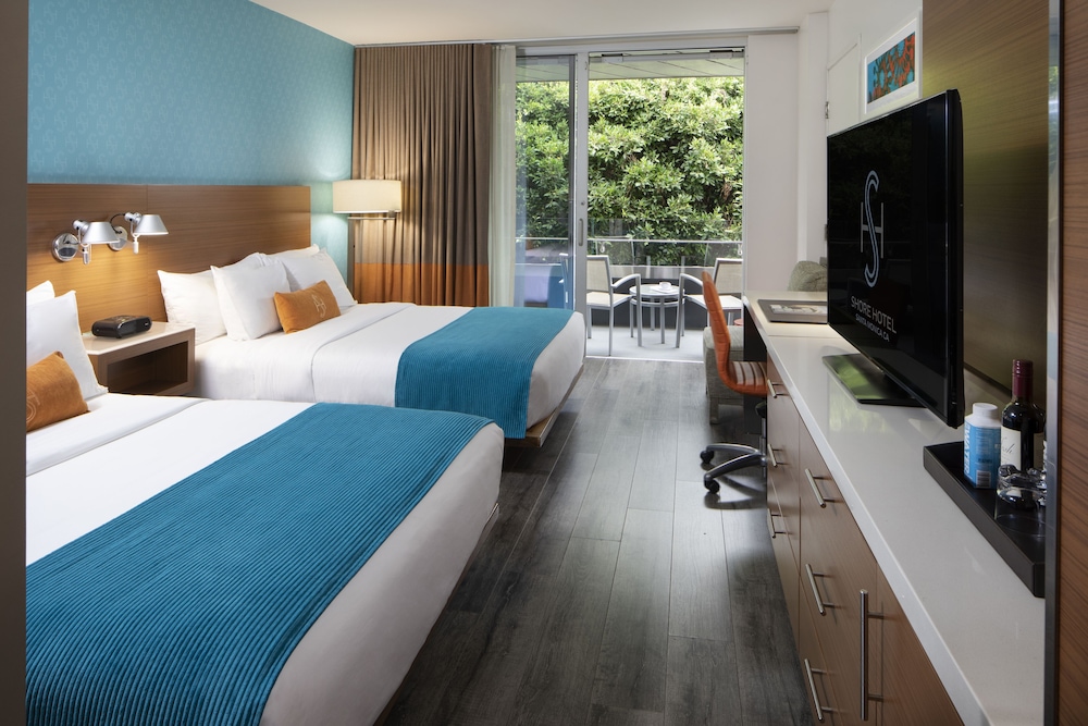Room, 2 Queen Beds, City View photo 1