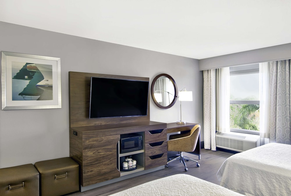 Room, 2 Queen Beds, Accessible, Non Smoking (Hearing) - Photo 4