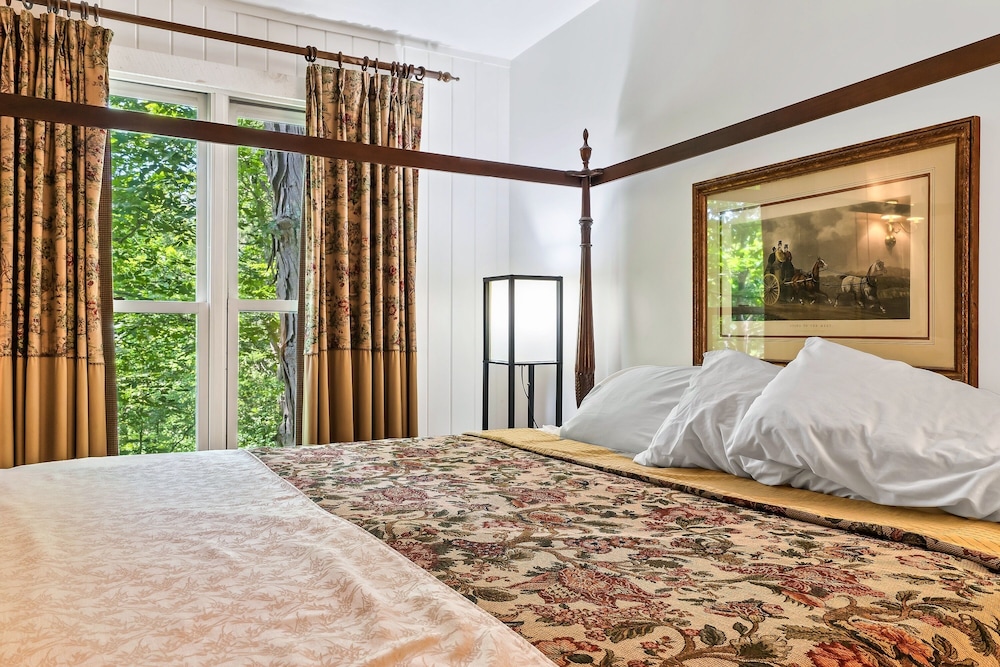 Executive Studio Suite, 1 King Bed, Mountain View photo 1
