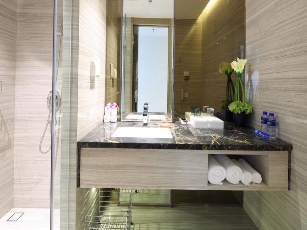 Superior Twin Room, City View - Photo 3