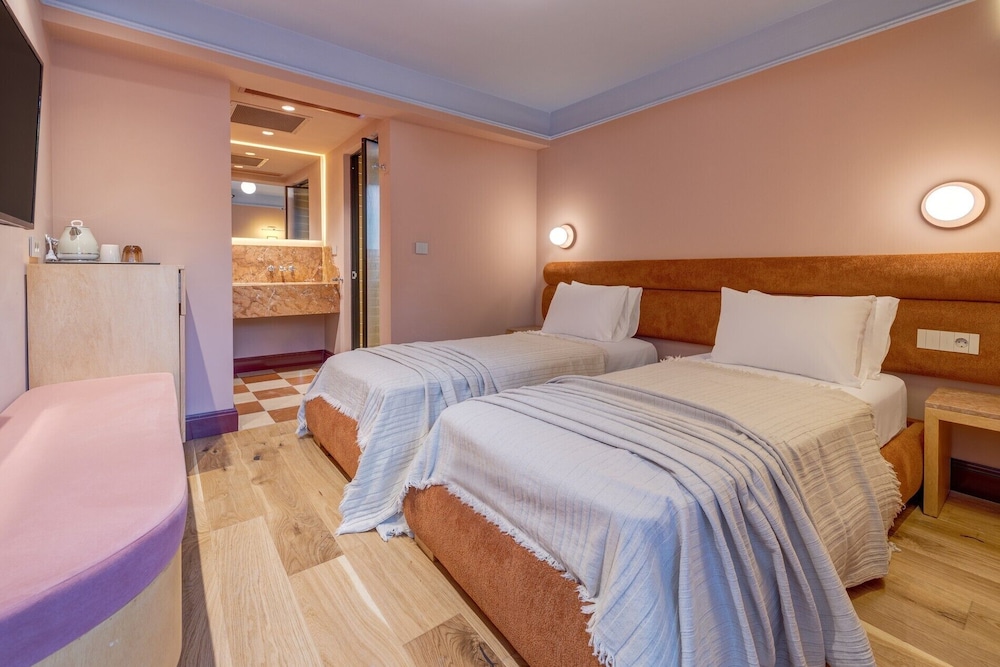 Twin Room, Balcony - Photo 5