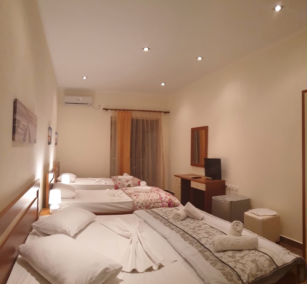 Panoramic Quadruple Room, Sea View photo 2