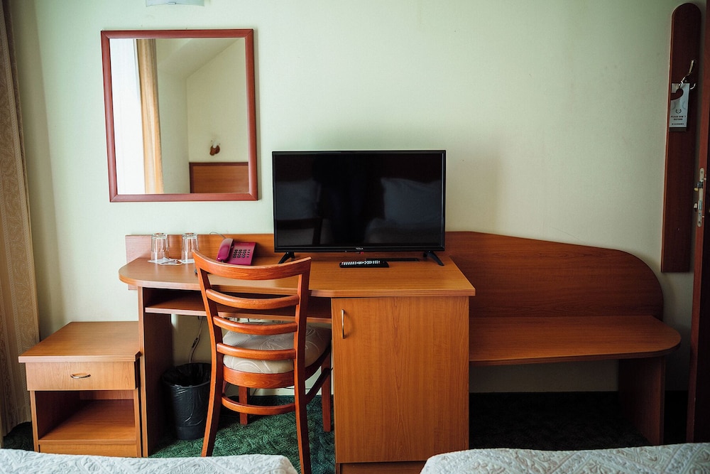 Standard Twin Room, Balcony - Photo 4