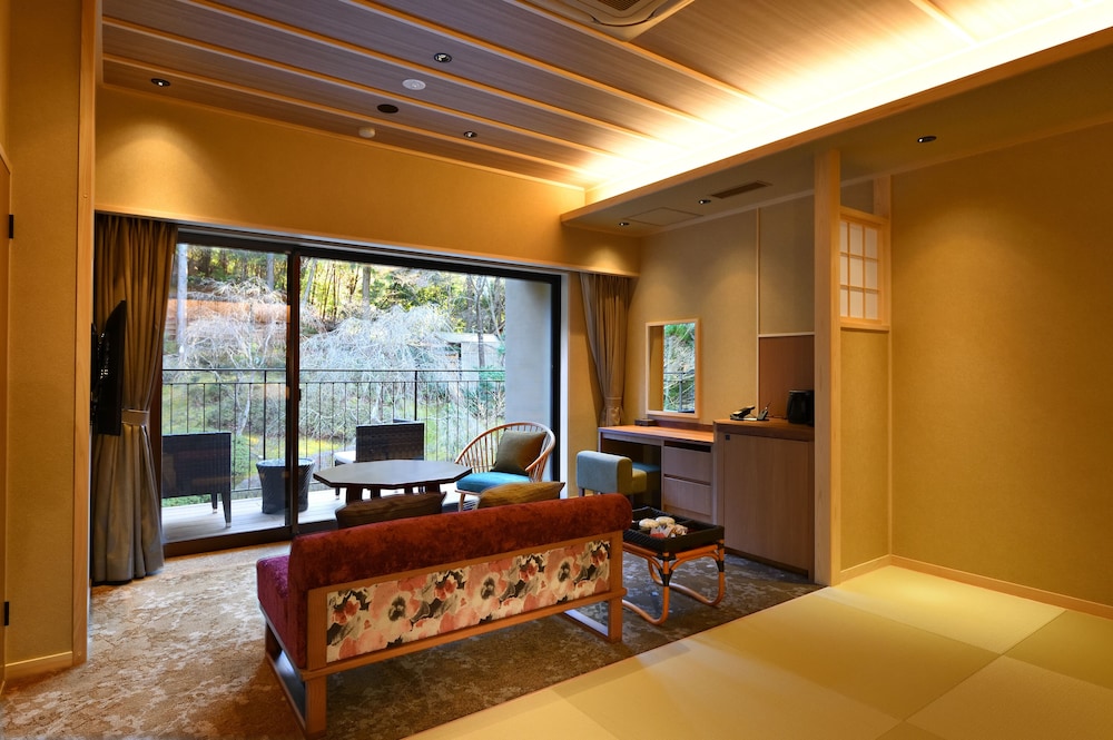 Spacious Japanese-Western style room with open-air bath, Non Smoking photo 2