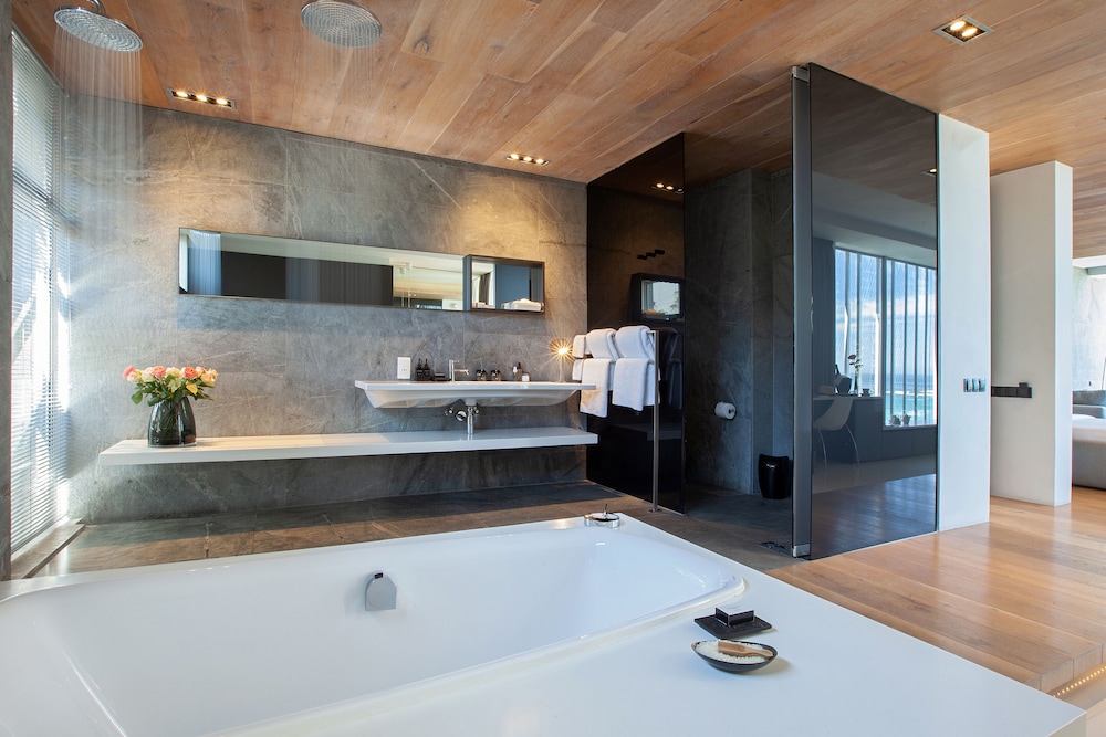 Deluxe Suite - Photo 5