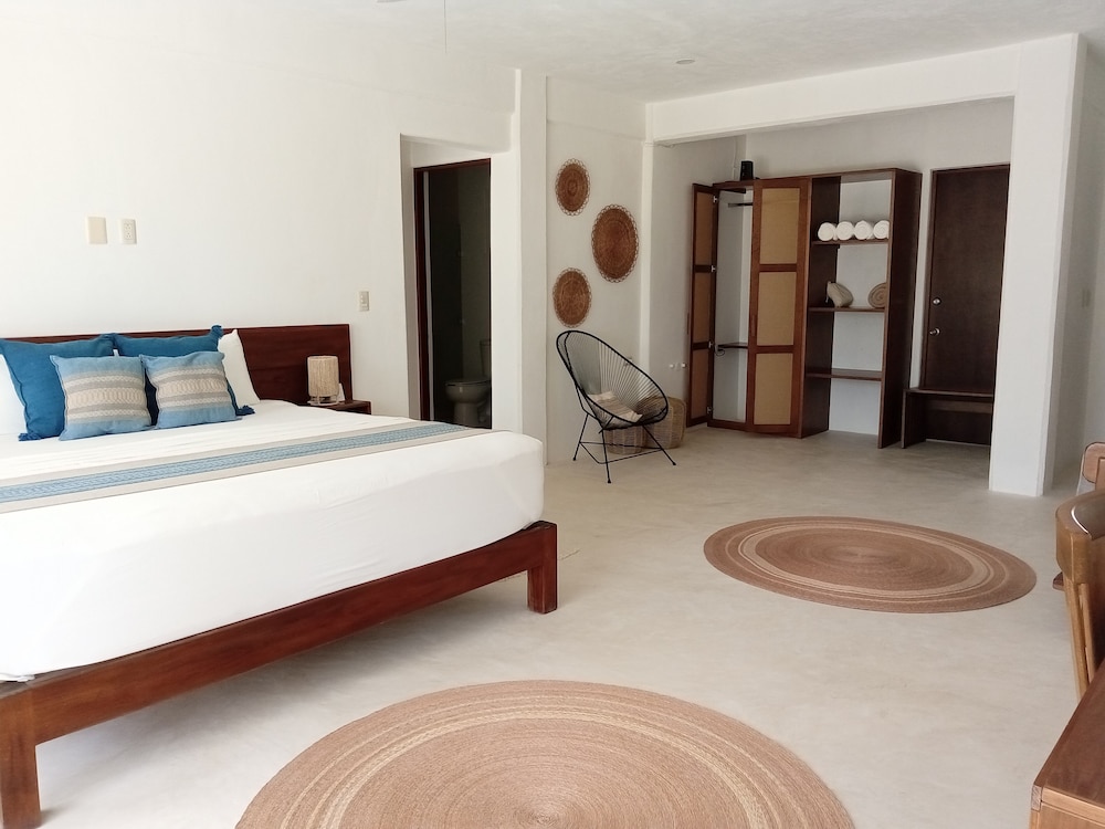 Standard Suite - Photo 1