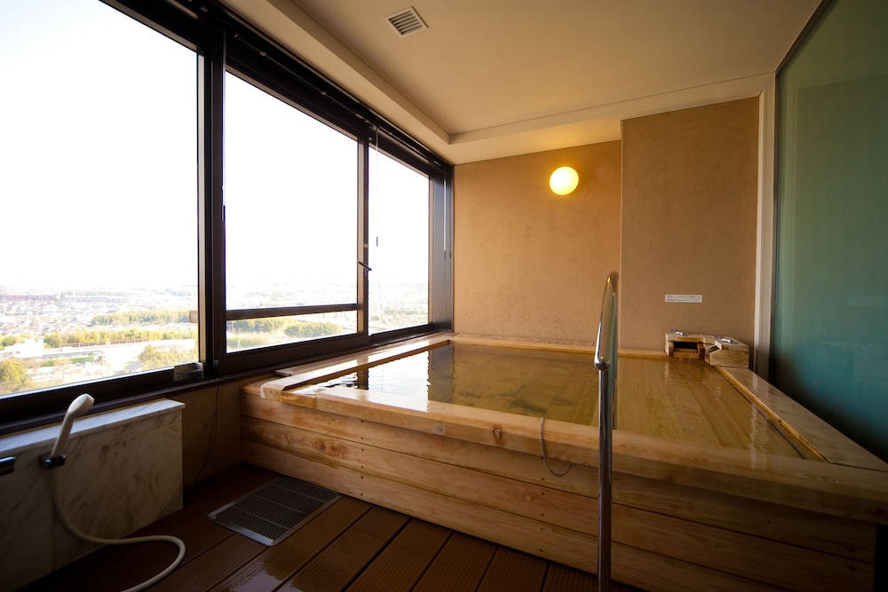 Premium Twin Room (Room 806) - Photo 3