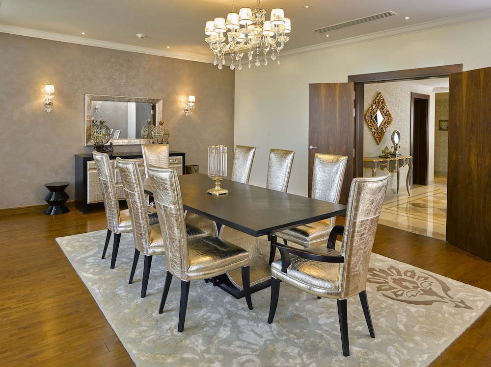 Superior Suite, 1 Bedroom, Club Lounge Access, City View (Palace Suite)