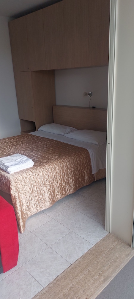 Basic Double Room, 1 Double Bed photo 3