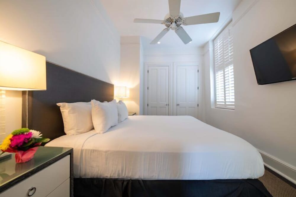 Frenchman Balcony Suite