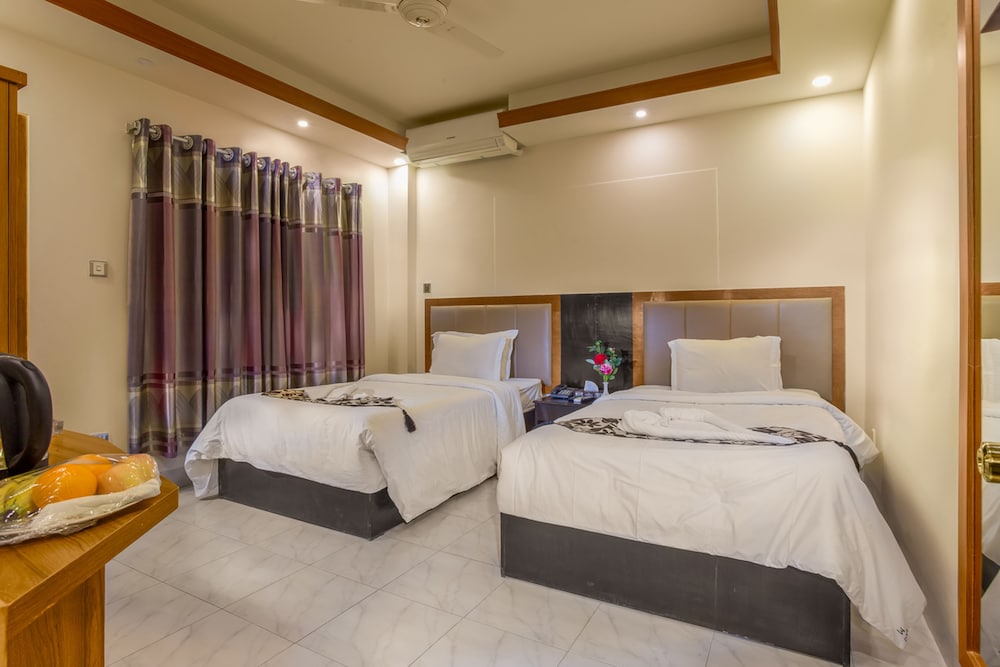Premium Twin Room - Photo 1