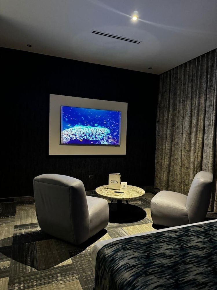 Standard Suite - Photo 3