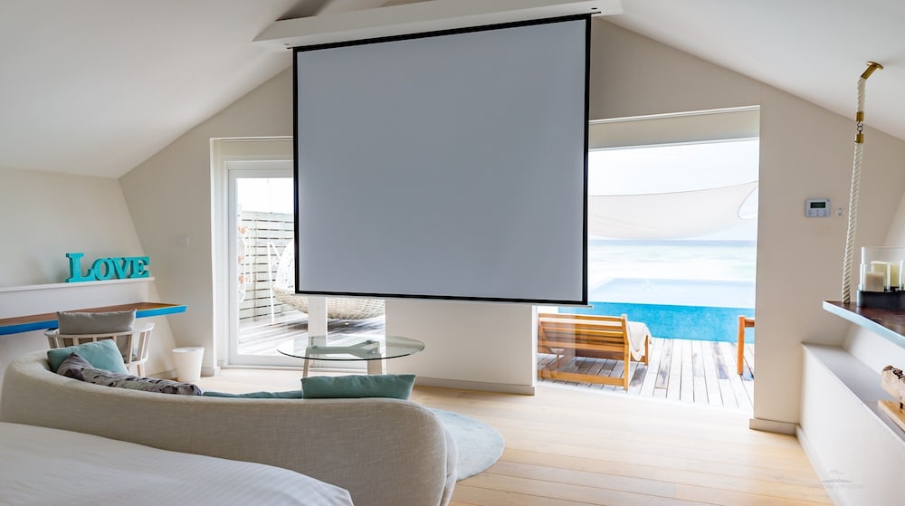 Romantic Pool Water Villa