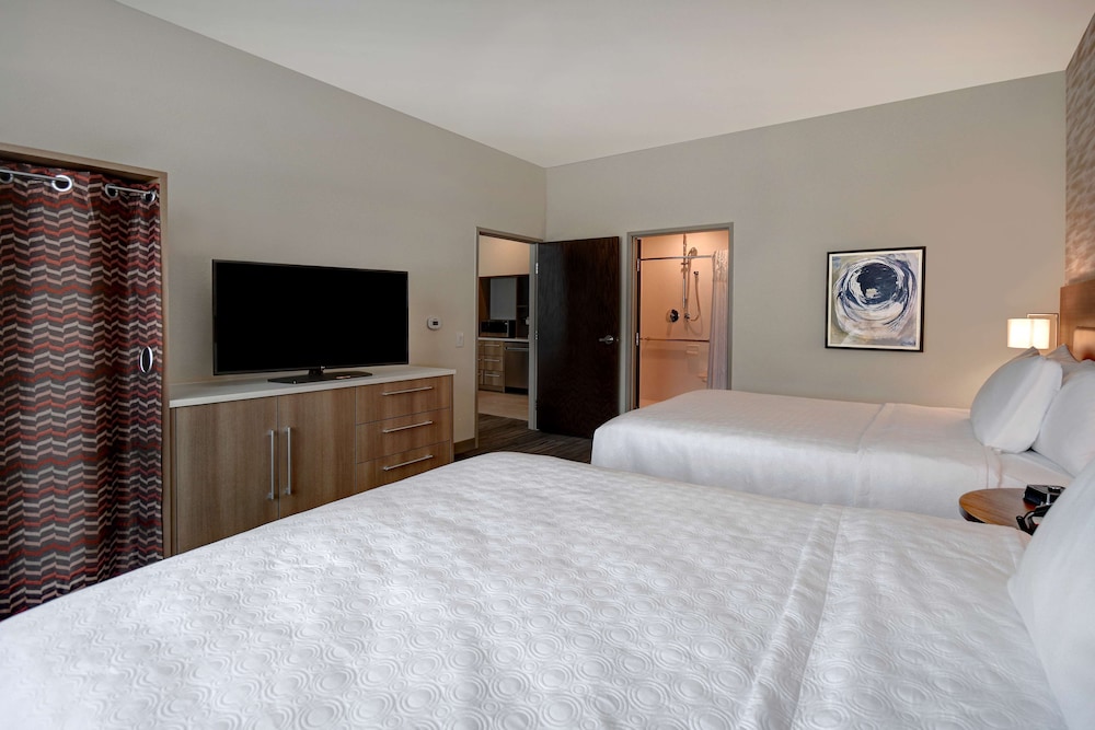 Suite, 2 Queen Beds, Accessible (Roll-In Shower) - Photo 2