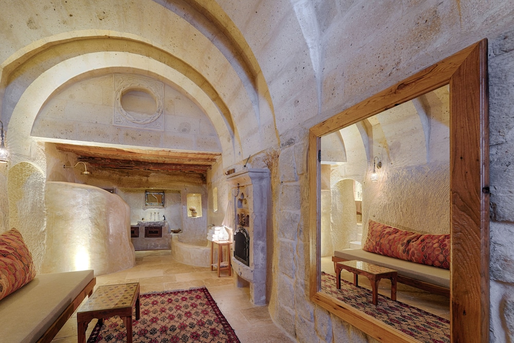 Deluxe Suite - Photo 11