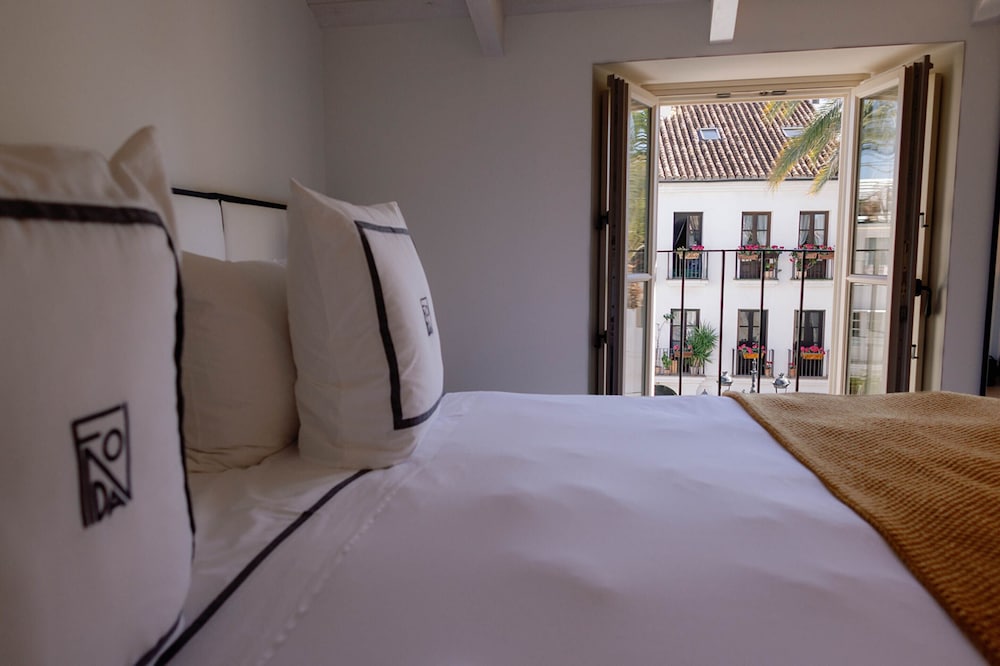 Deluxe Double Room, City View - Photo 2