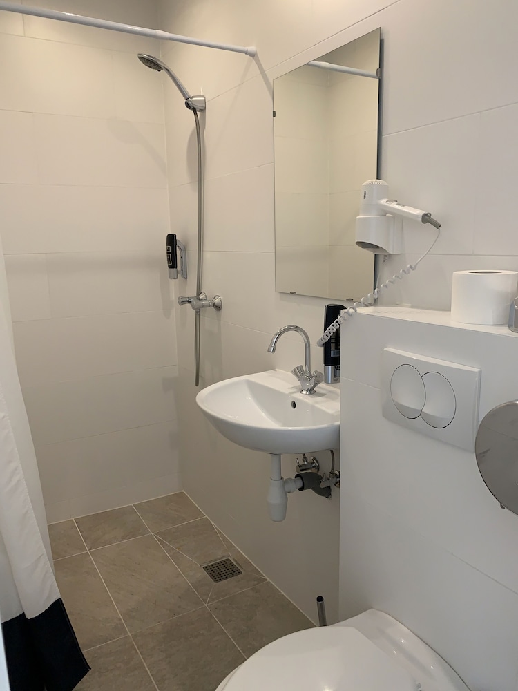 Shared Dormitory, Shared Bathroom (10 Persons) photo 2