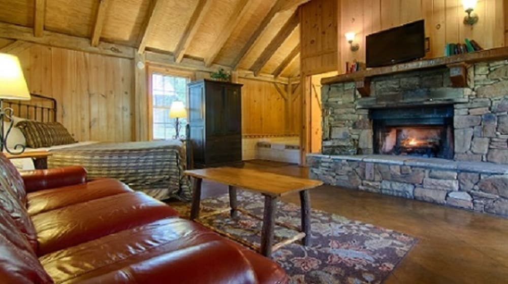 1 Bedroom Timber Frame Cabin photo 1