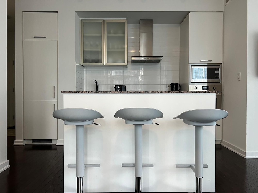 Superior Suite, 2 Bedrooms, City View thumbnail 6