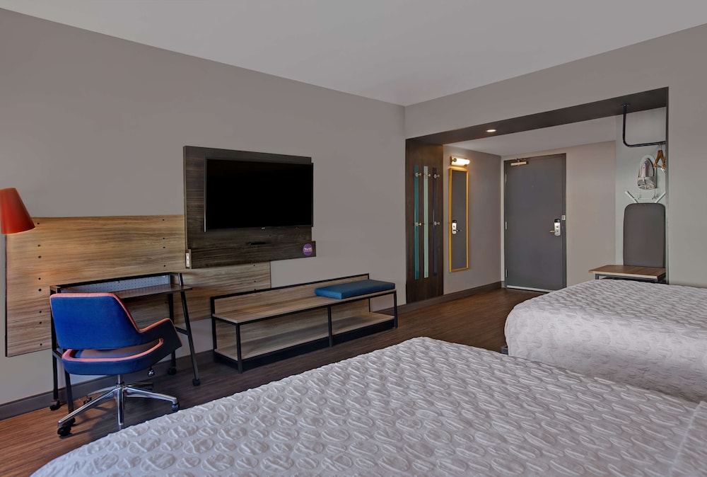 Room, 2 Queen Beds, Accessible (Roll-In Shower, Mobility & Hearing) - Photo 4