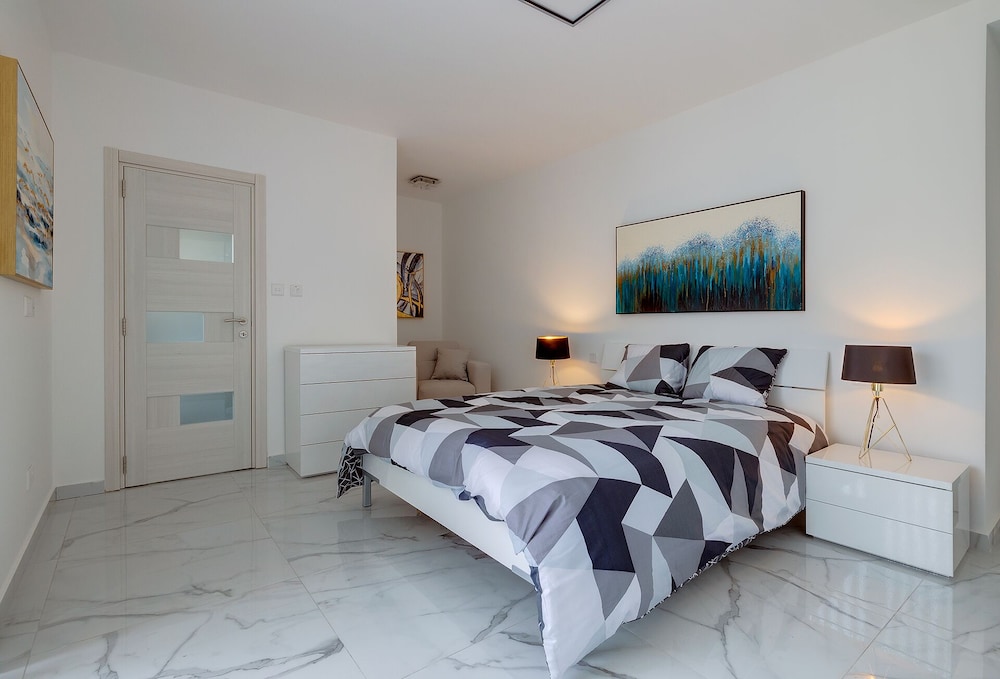 Apartment (3 Bedrooms)