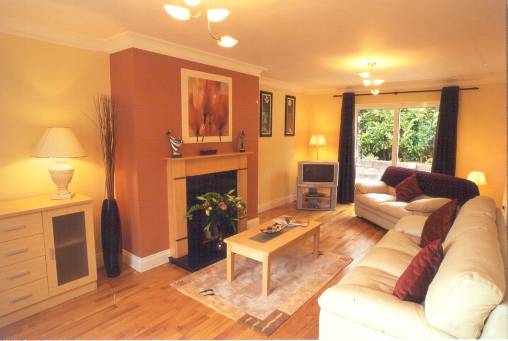 House, 3 Bedrooms photo 3
