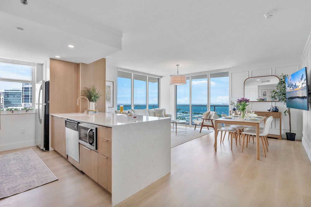 Presidential Apartment, 2 Bedrooms, Balcony, Ocean View2001 photo 3
