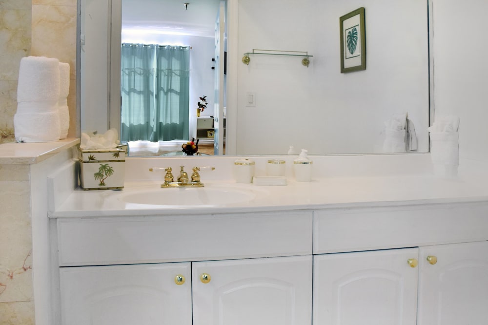 Signature Room, 1 King Bed, Ocean View - Photo 21